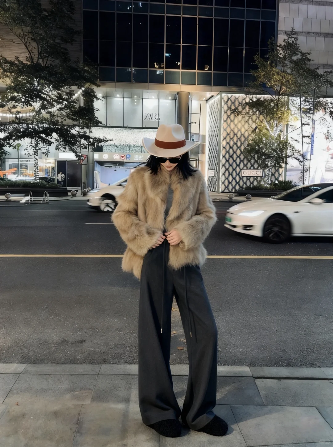 被这条“秋日石墨灰神裤”锁定?｜自带高级感