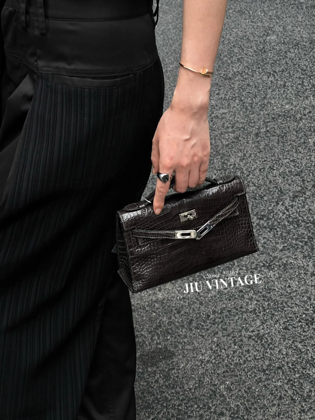 Hermes石墨灰kelly一代?这比黑银帅多了!