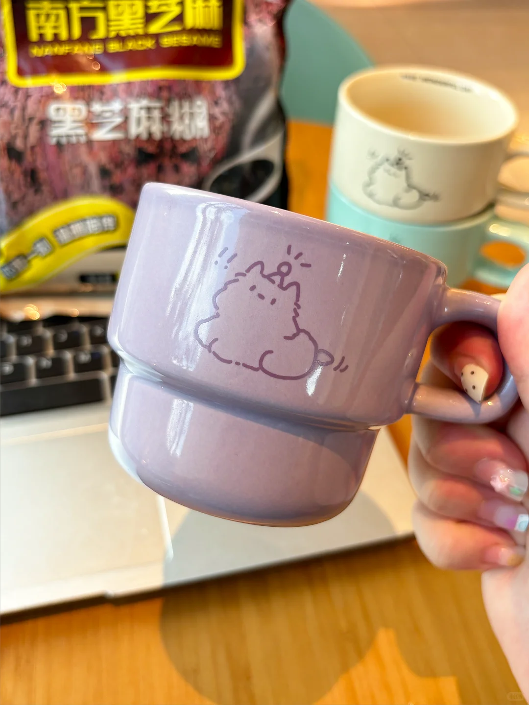 和老板商量后，决定一袋就送杯子?