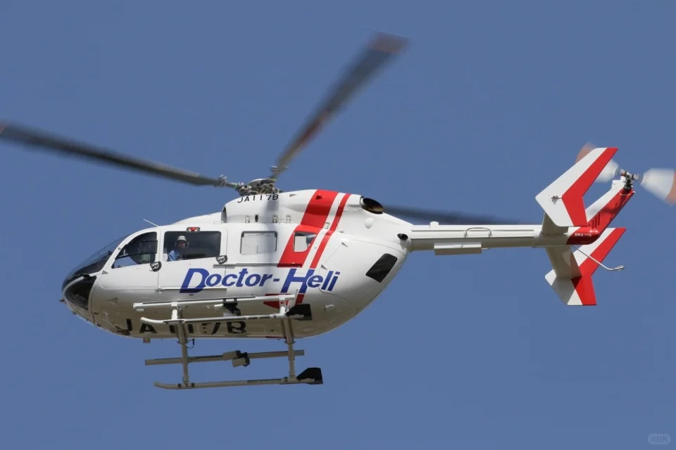 Tomica 红白盒系列97号 医生 直升机Bk117