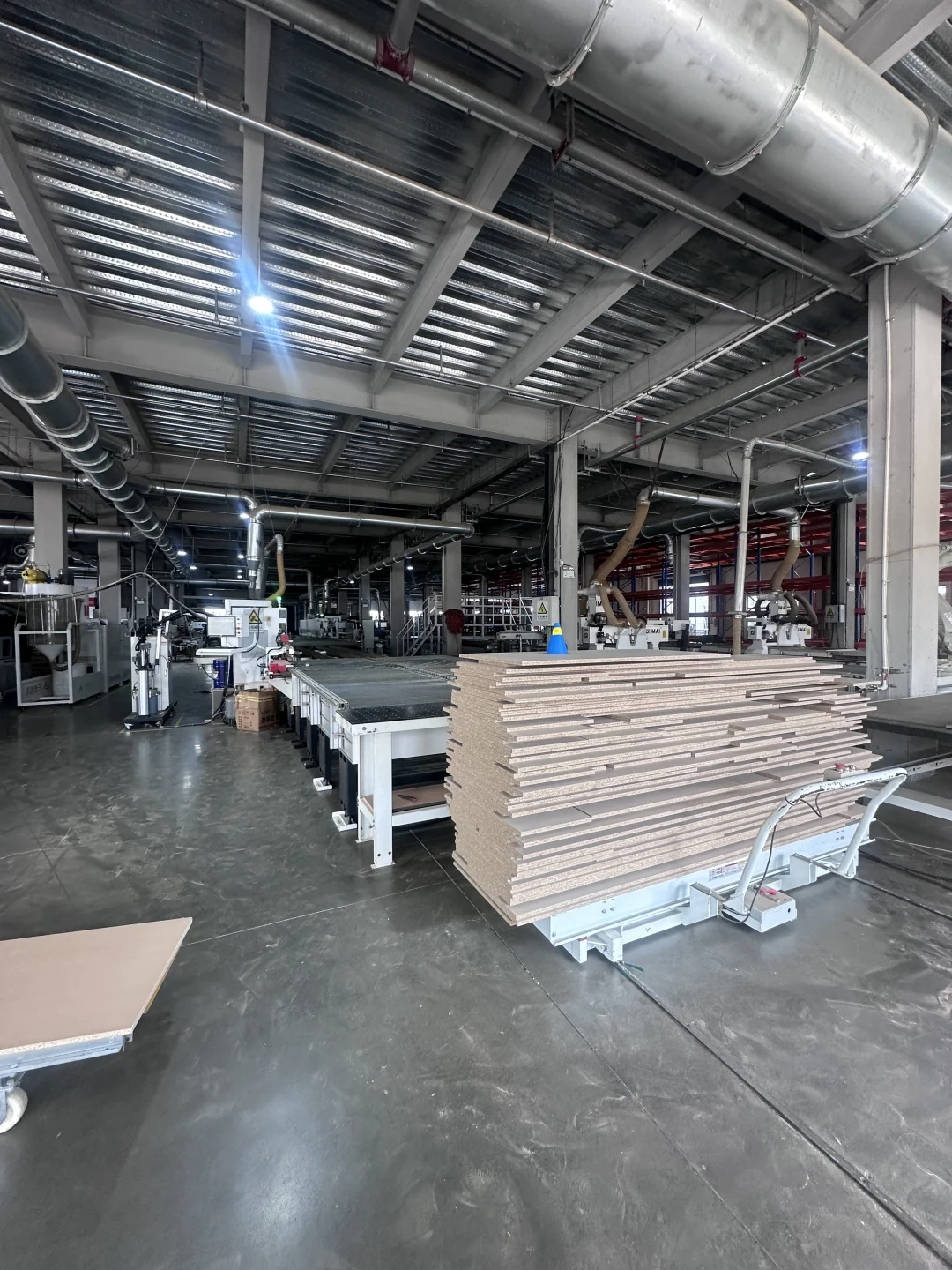 木工车间实拍丨记录工人忙碌的身影