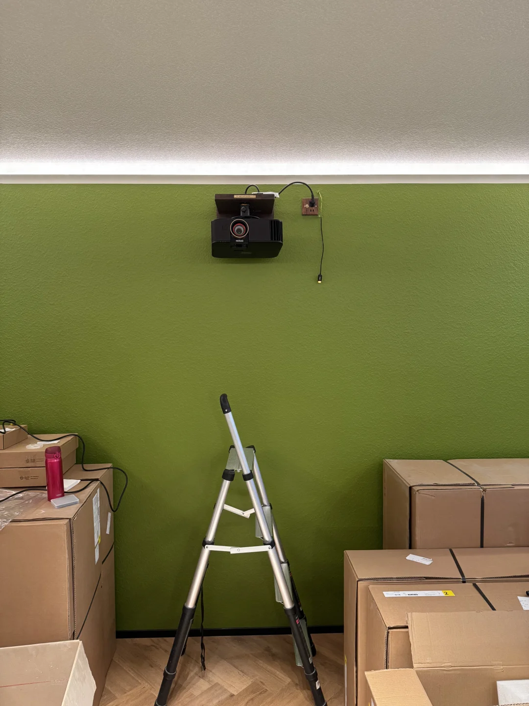 我的投影仪在发光耶～～～