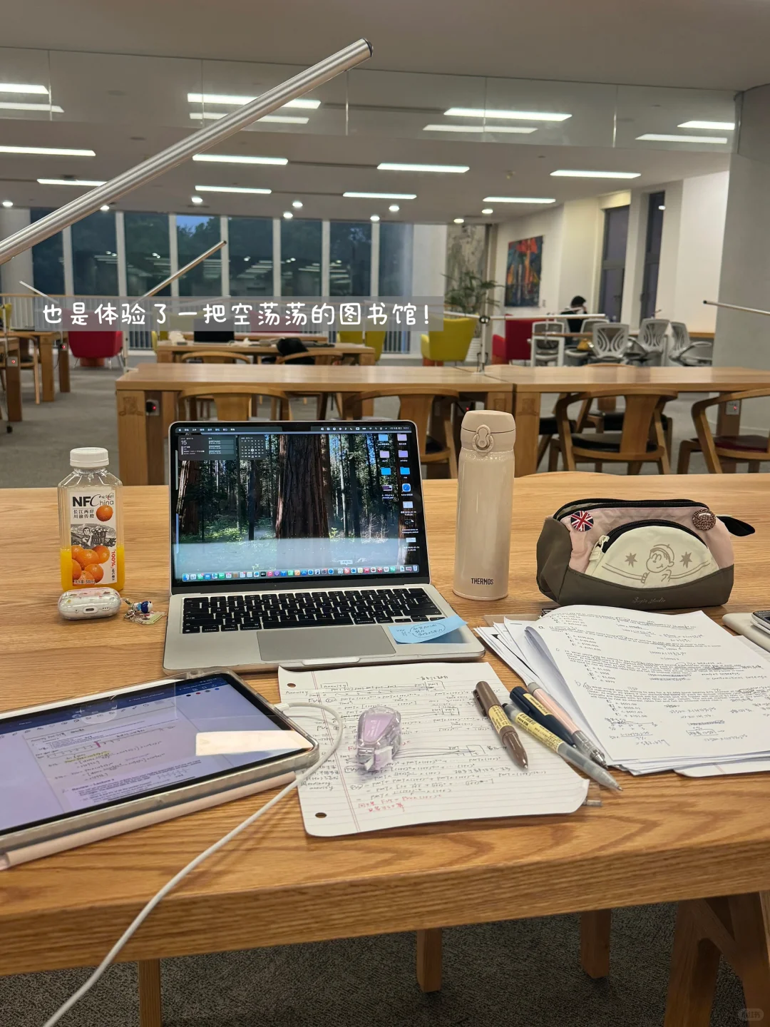 ?朋友：你真的不是住在图书馆吗？我：?‍↕️