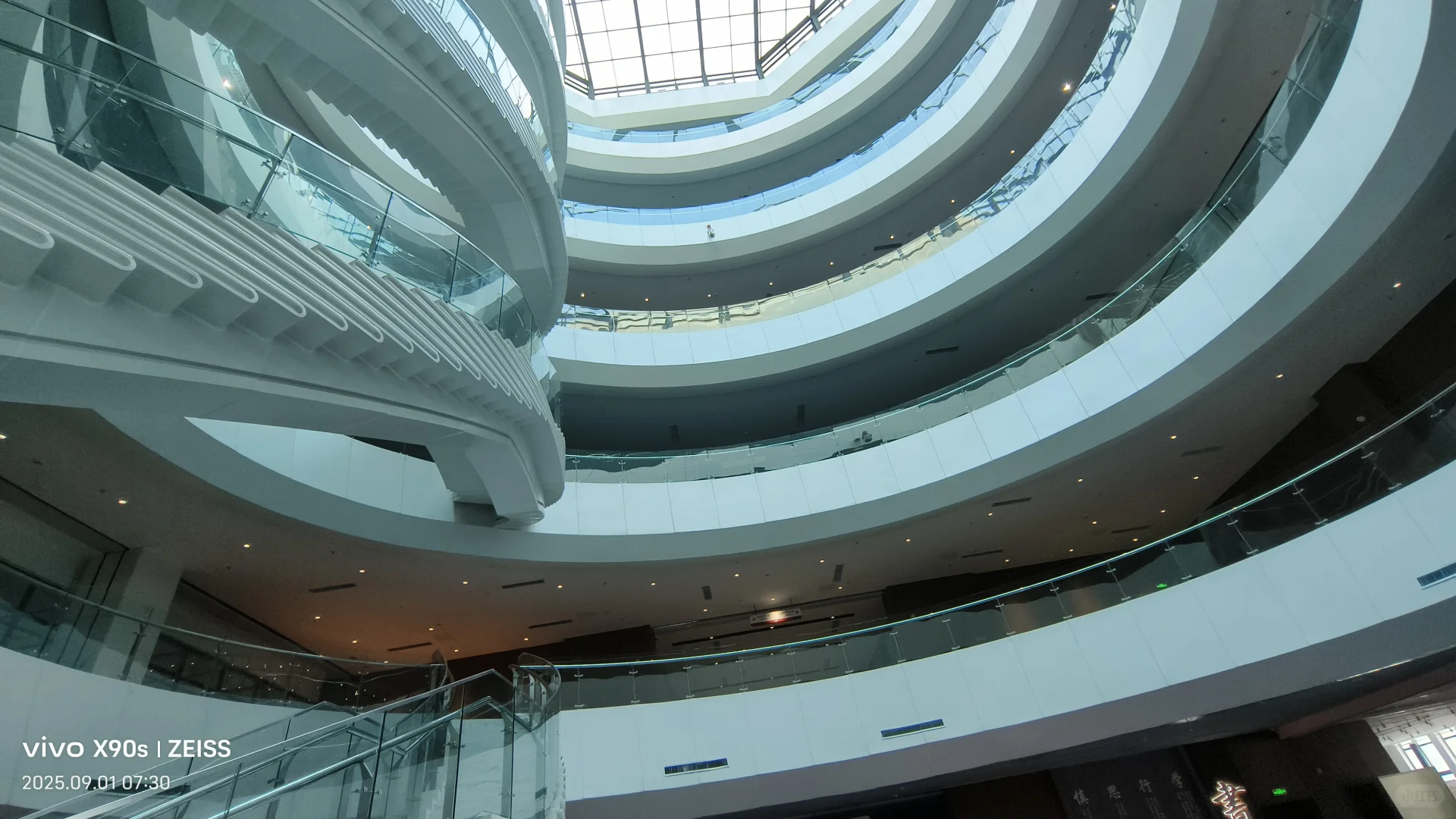 河地大图书馆，太高级了吧！