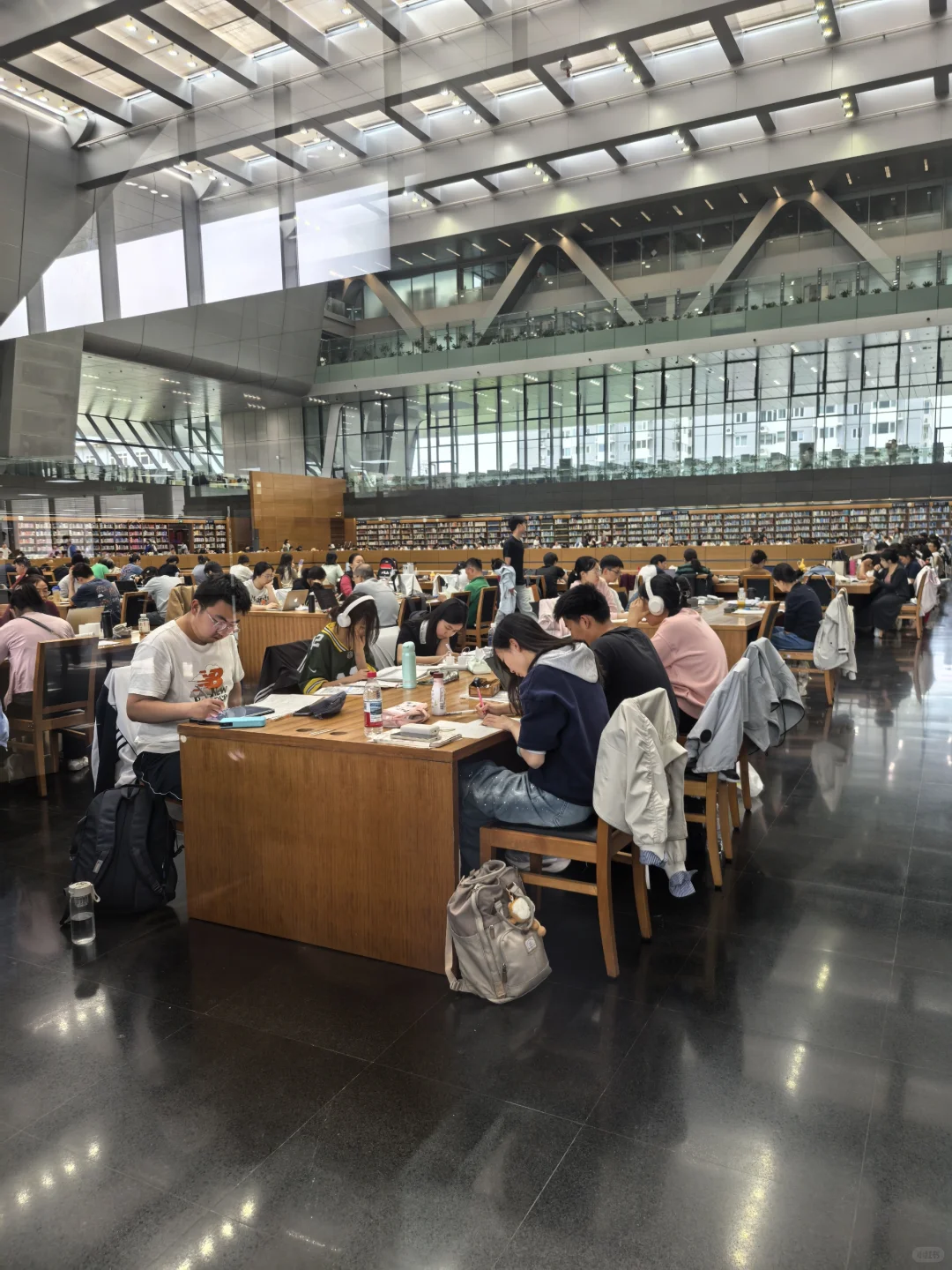 氛围感拉满，亚洲第一的图书馆