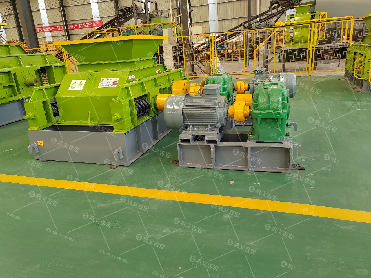 液压对辊制砂机引领建筑工程砂石精细化革命