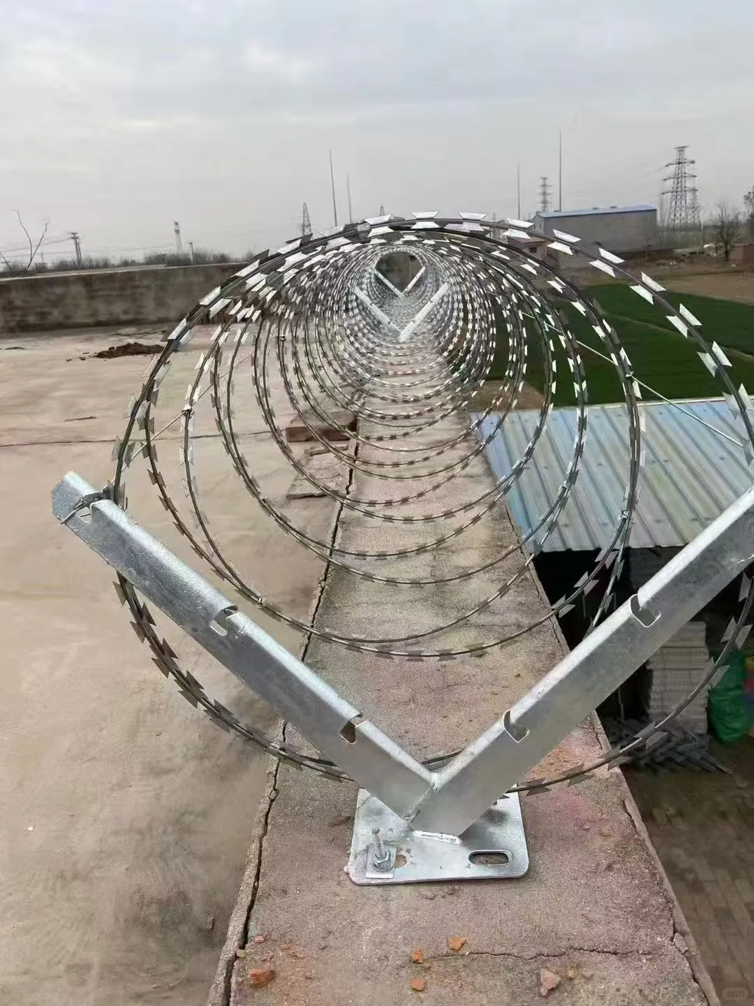 安防必备刀片刺丝围栏小区工厂防盗攀爬神器