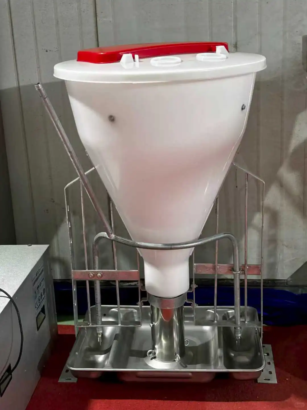 养殖设备一站式采购：养猪场干湿喂料器