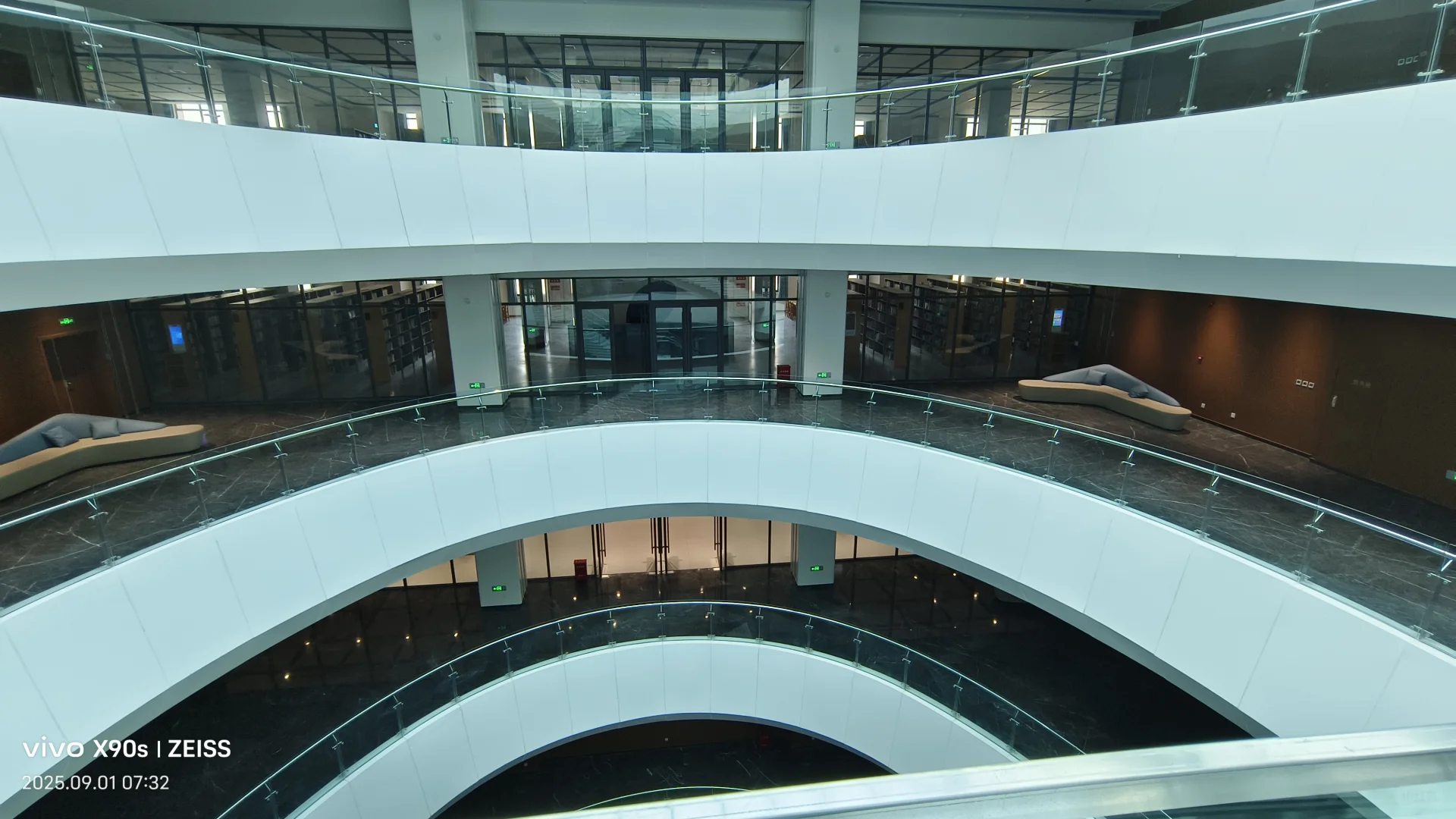 河地大图书馆，太高级了吧！