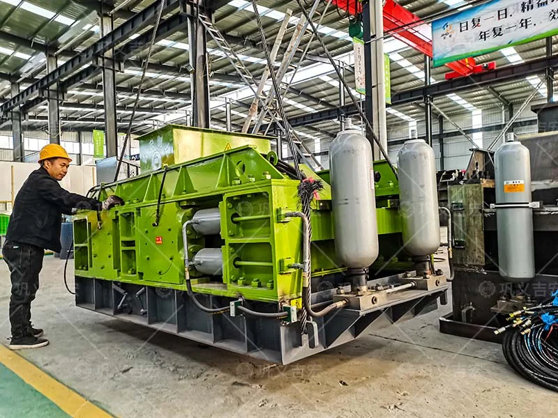 如何减低对辊破碎机设备的磨损情况？