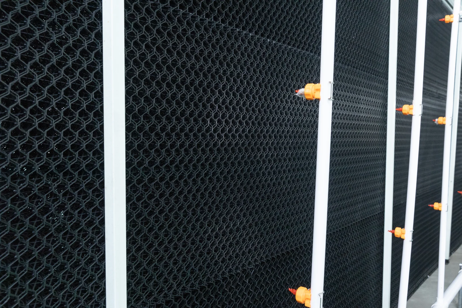 养殖设备一站式采购：养殖场除臭水帘来啦