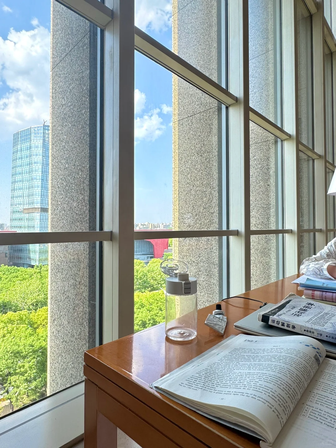 一个人去图书馆真的会上瘾