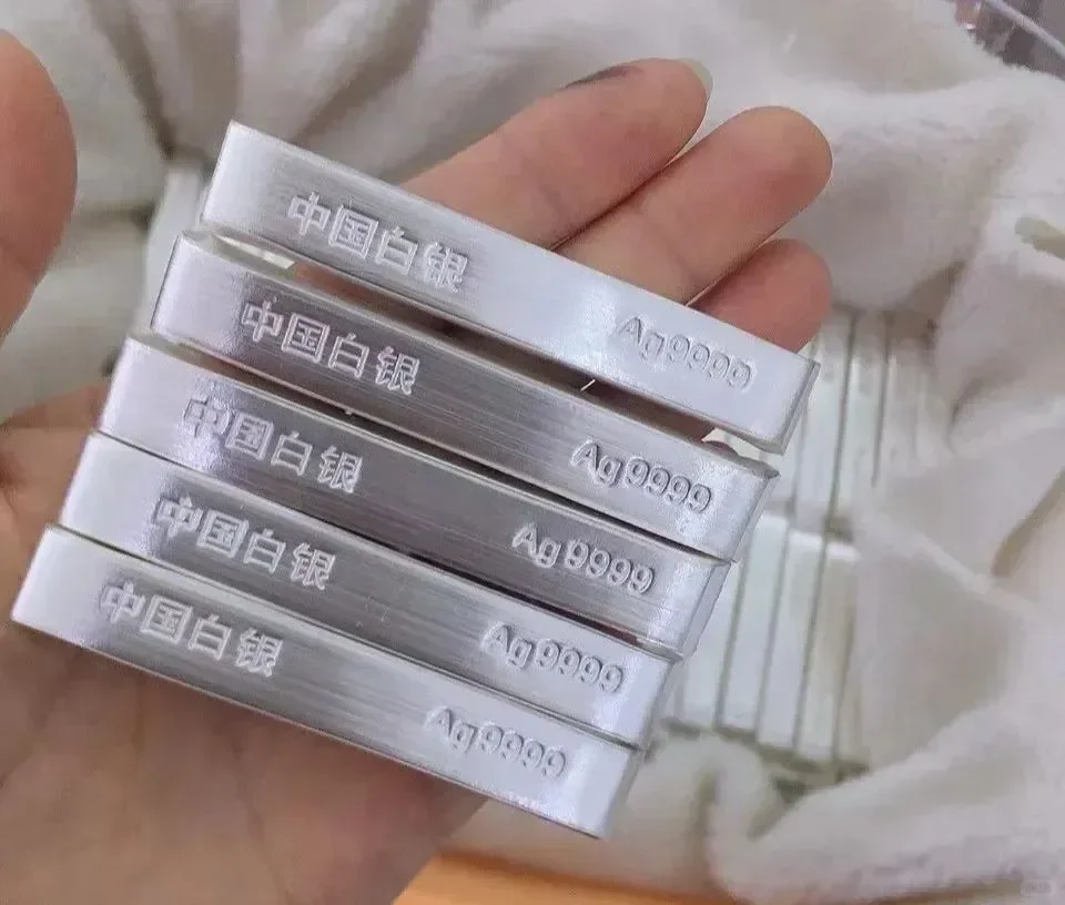 黄金贵的原因不可再生，白银可再生资源