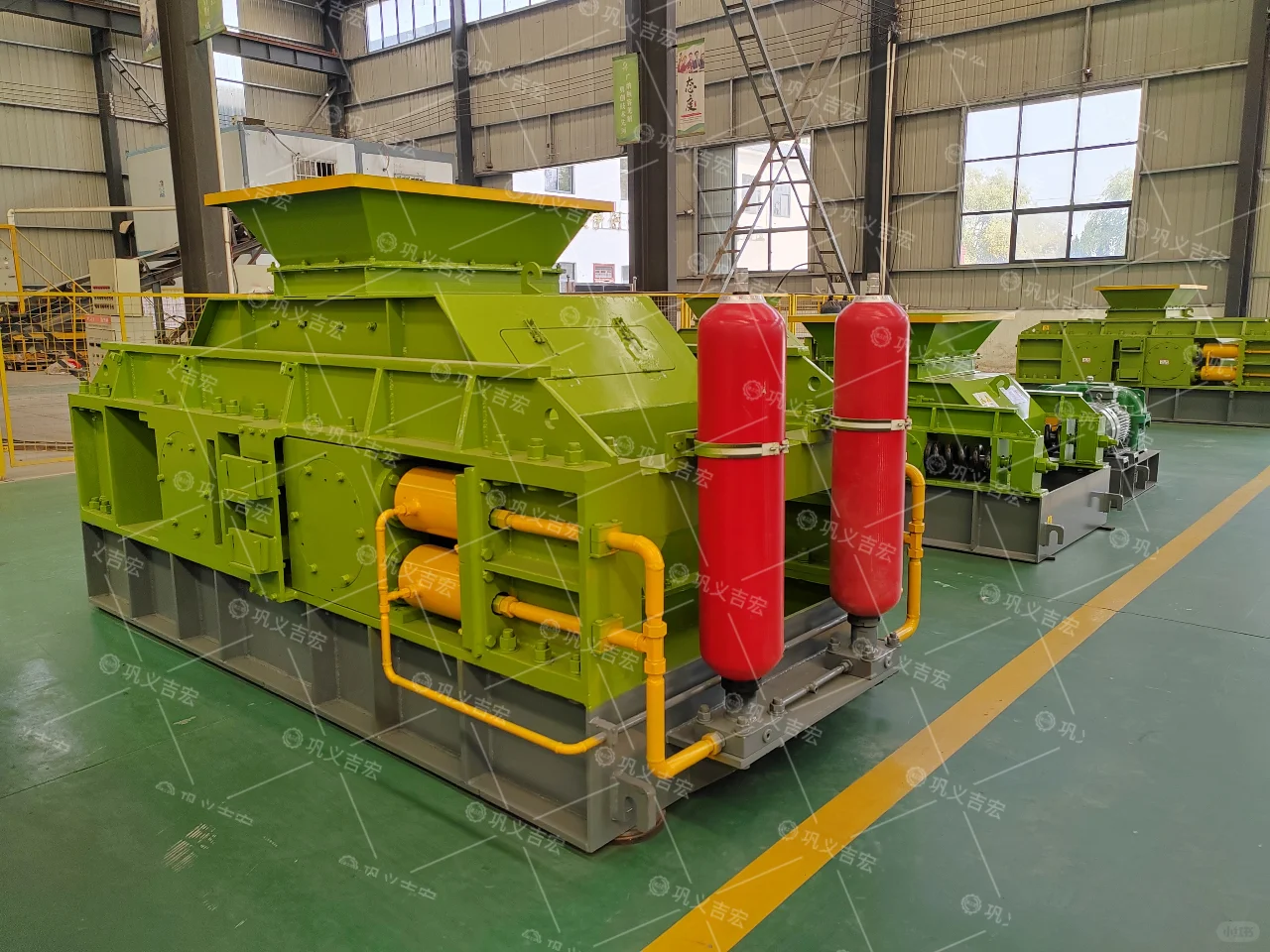 液压对辊制砂机引领建筑工程砂石精细化革命