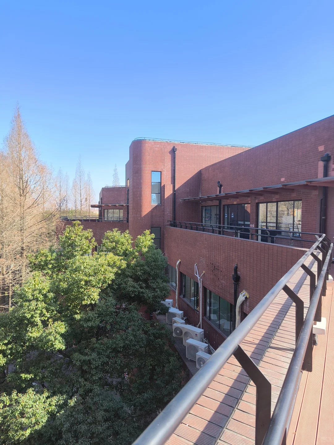 期末考试后的上海交通大学图书馆