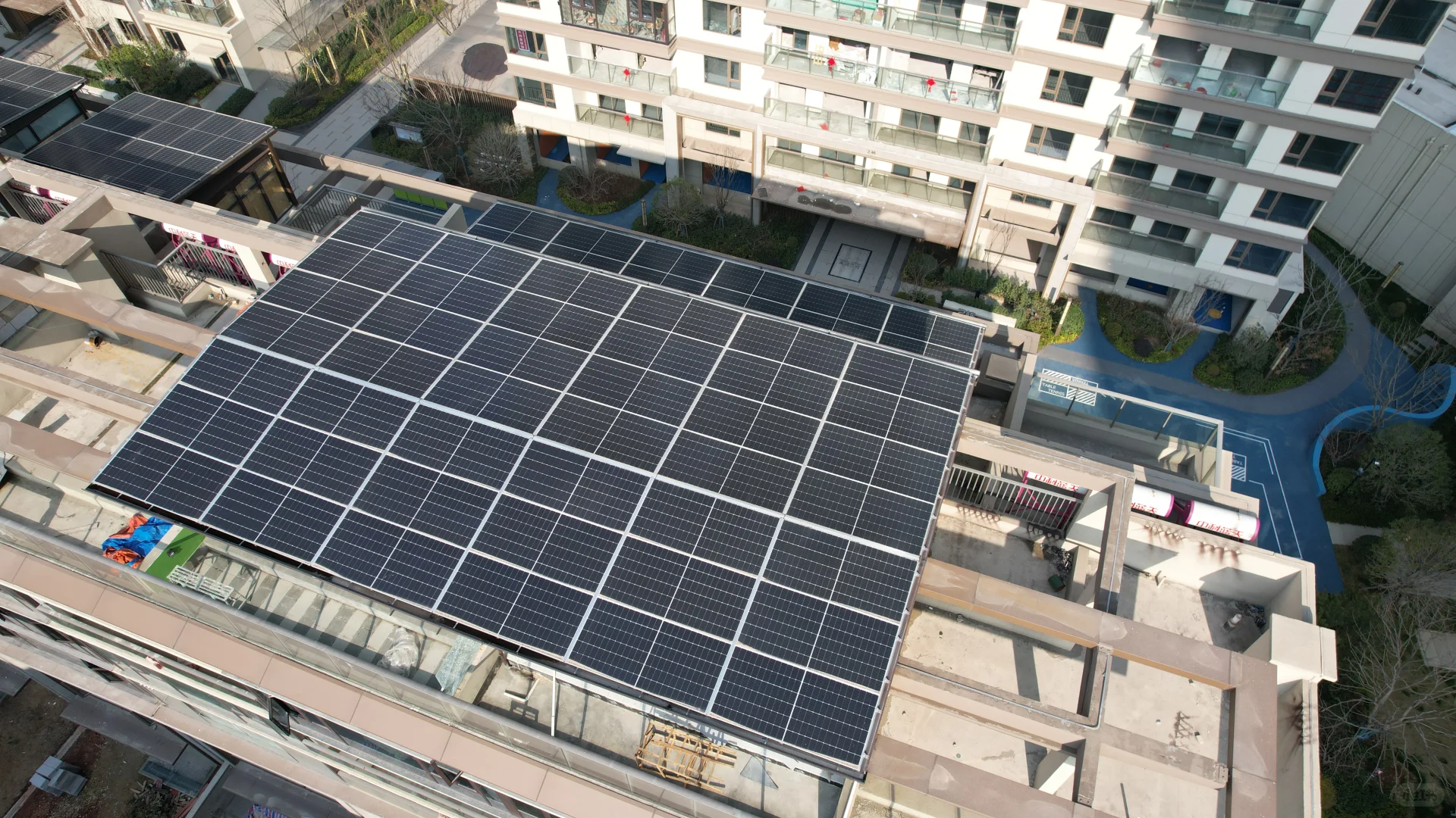 组件采用国内一线品牌质保30年电效