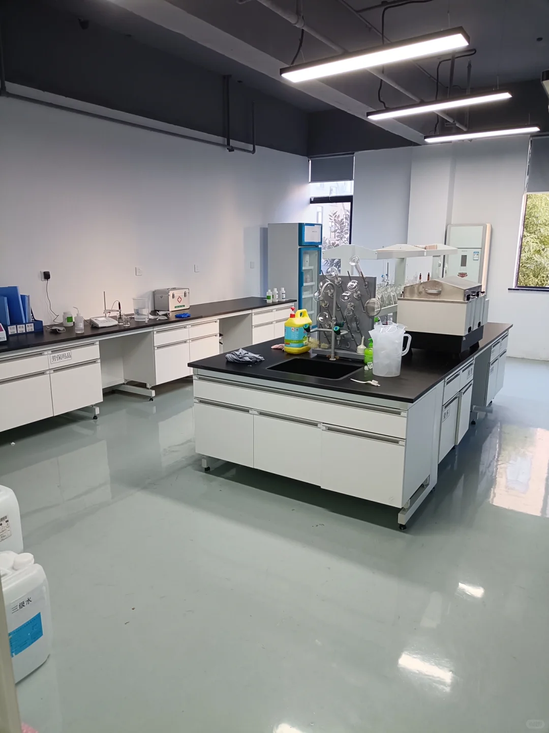 入职了检测公司，听说小红书很好找客户