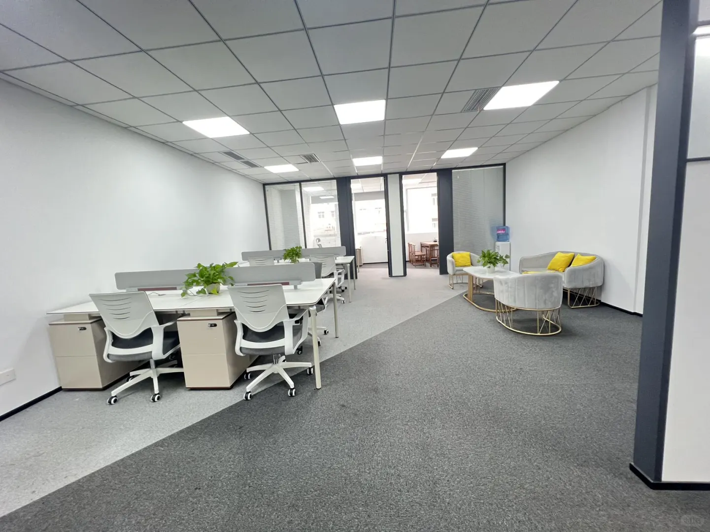 海曙机场路交叉口、停车方便、精装含税、