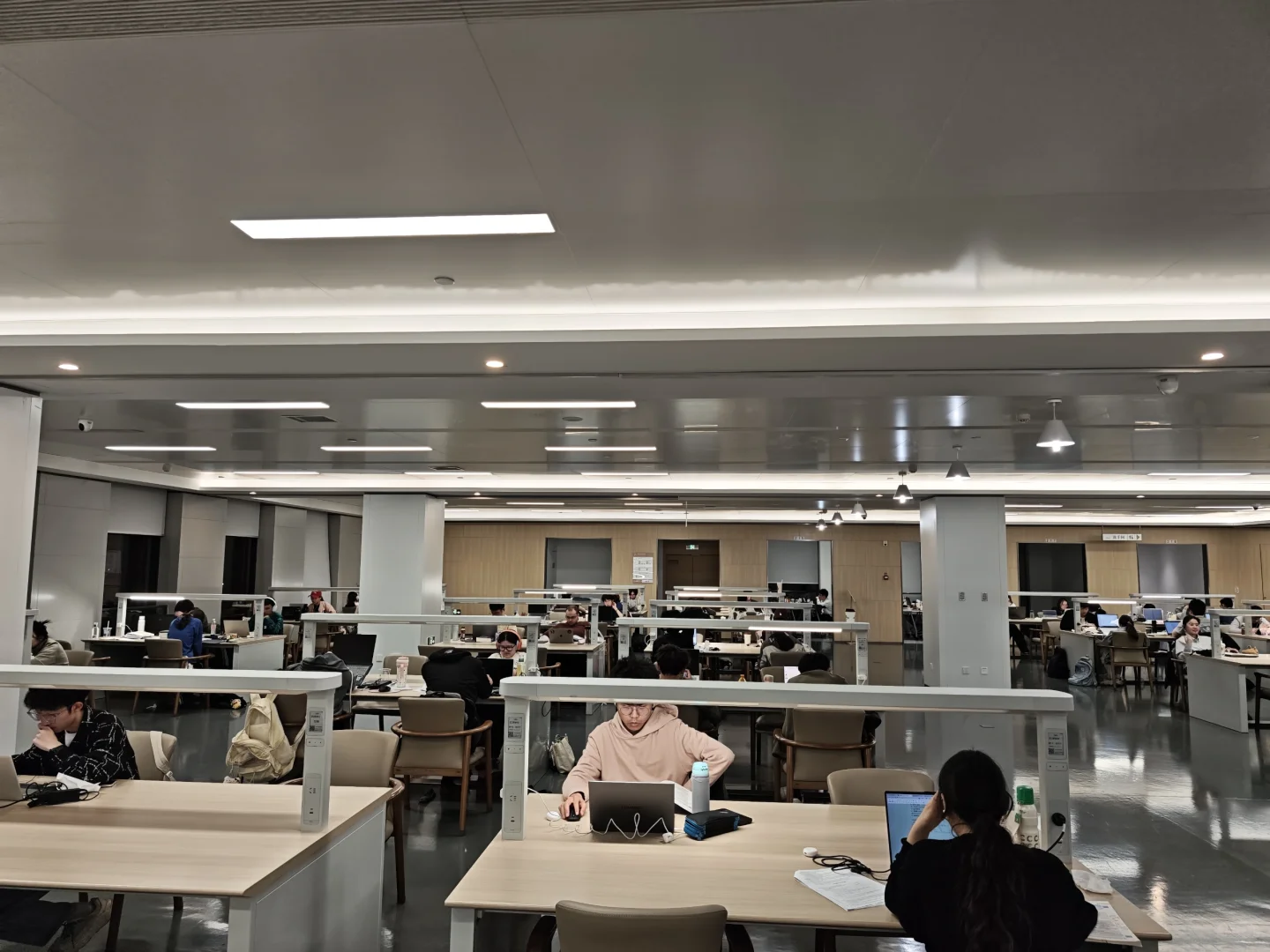 凌晨三点的浙大主图