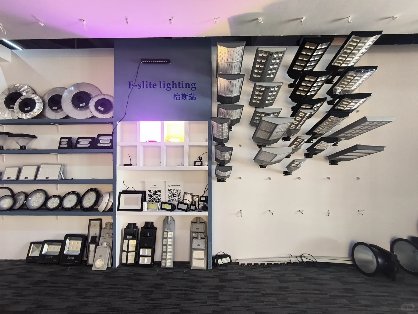 ? 找太阳能路灯工厂锁定灯都外贸中心！