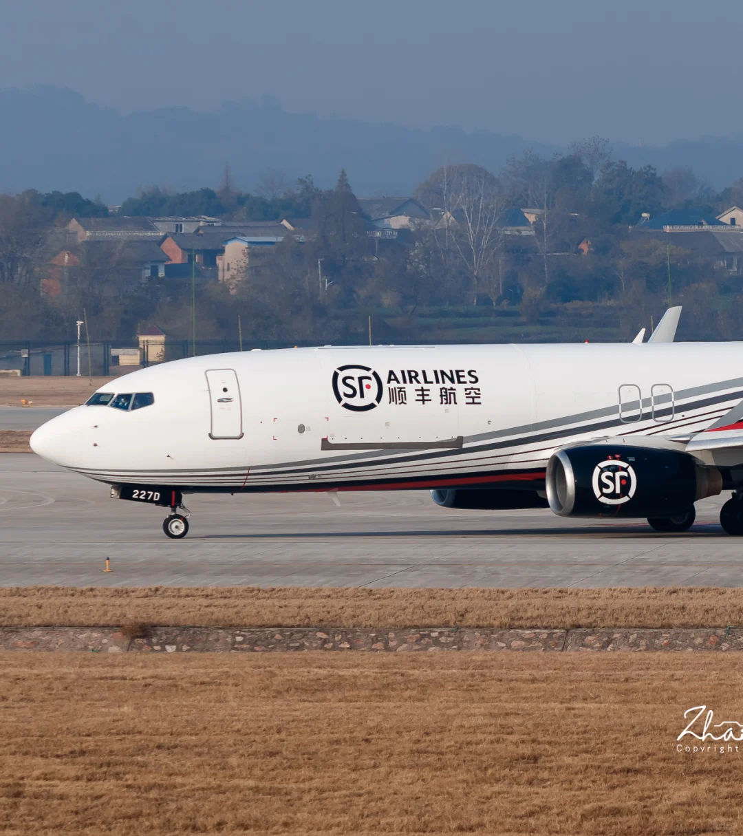 顺丰接收首架波音737-800货机