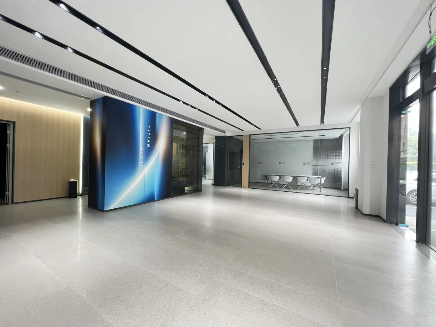 海曙机场路交叉口、停车方便、精装含税、