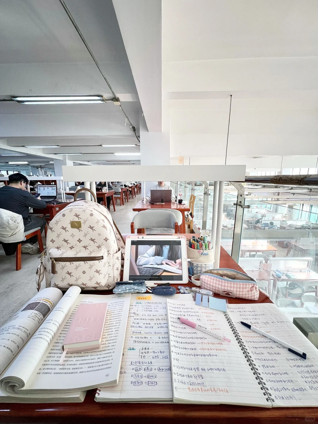 每次在图书馆必做的一件事☝️