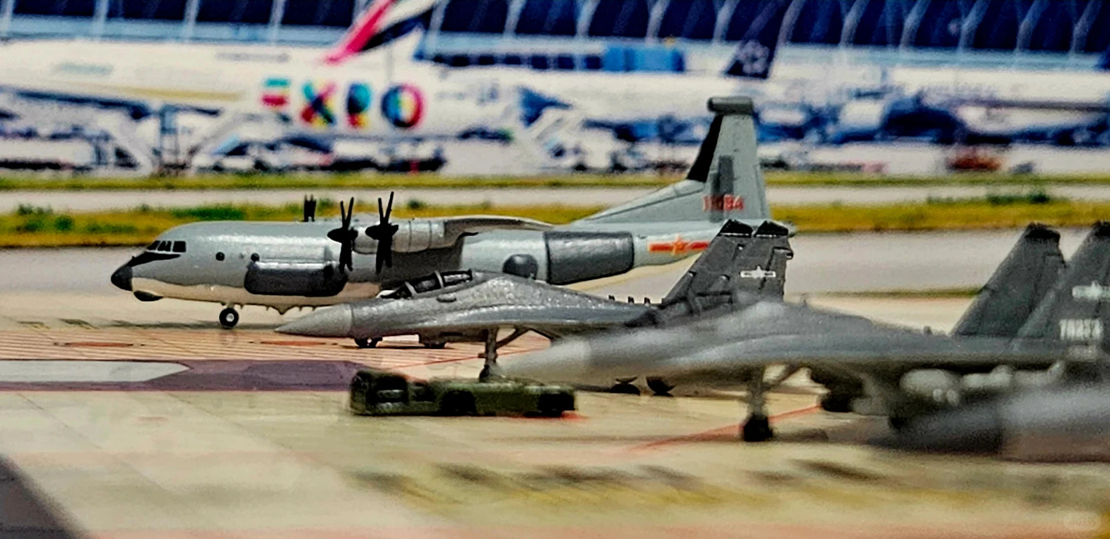 1/400 军民两用机场！