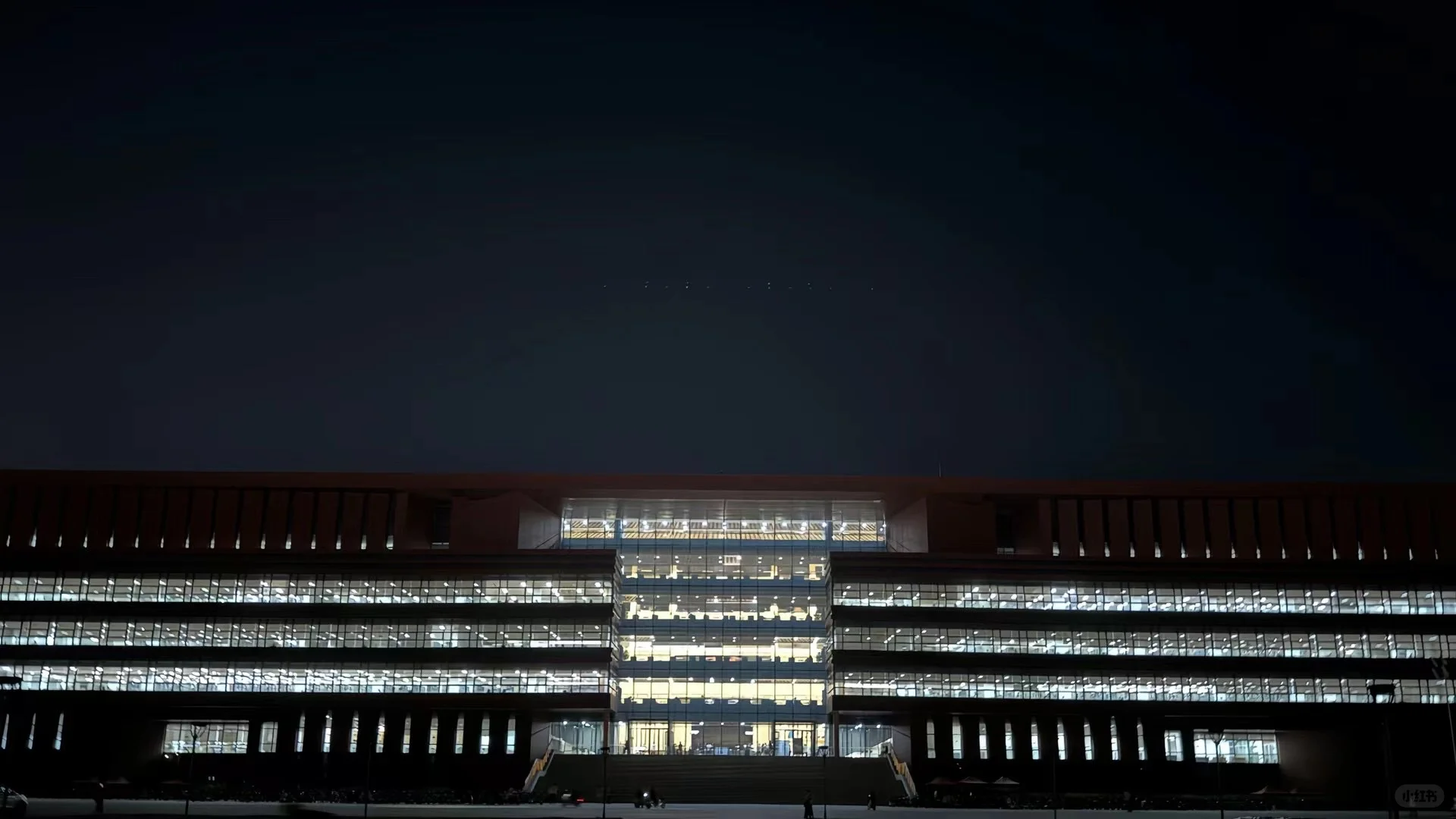 是谁的学校 图书馆这么漂亮