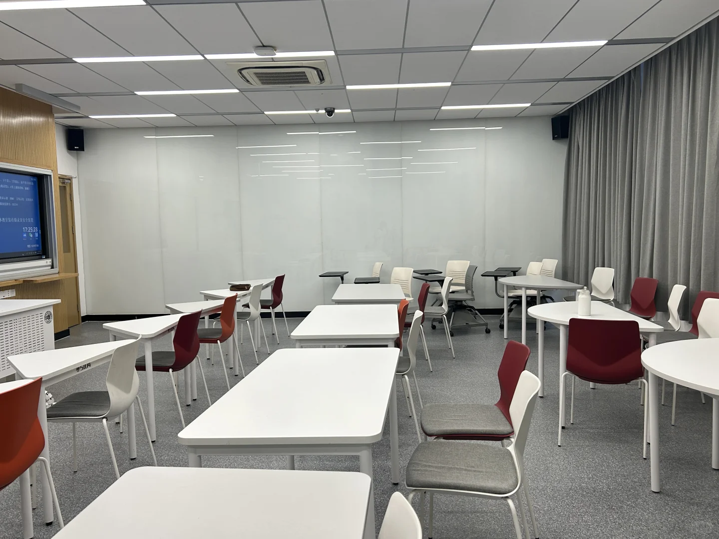 ???在学校自习最幸福的事莫过于…