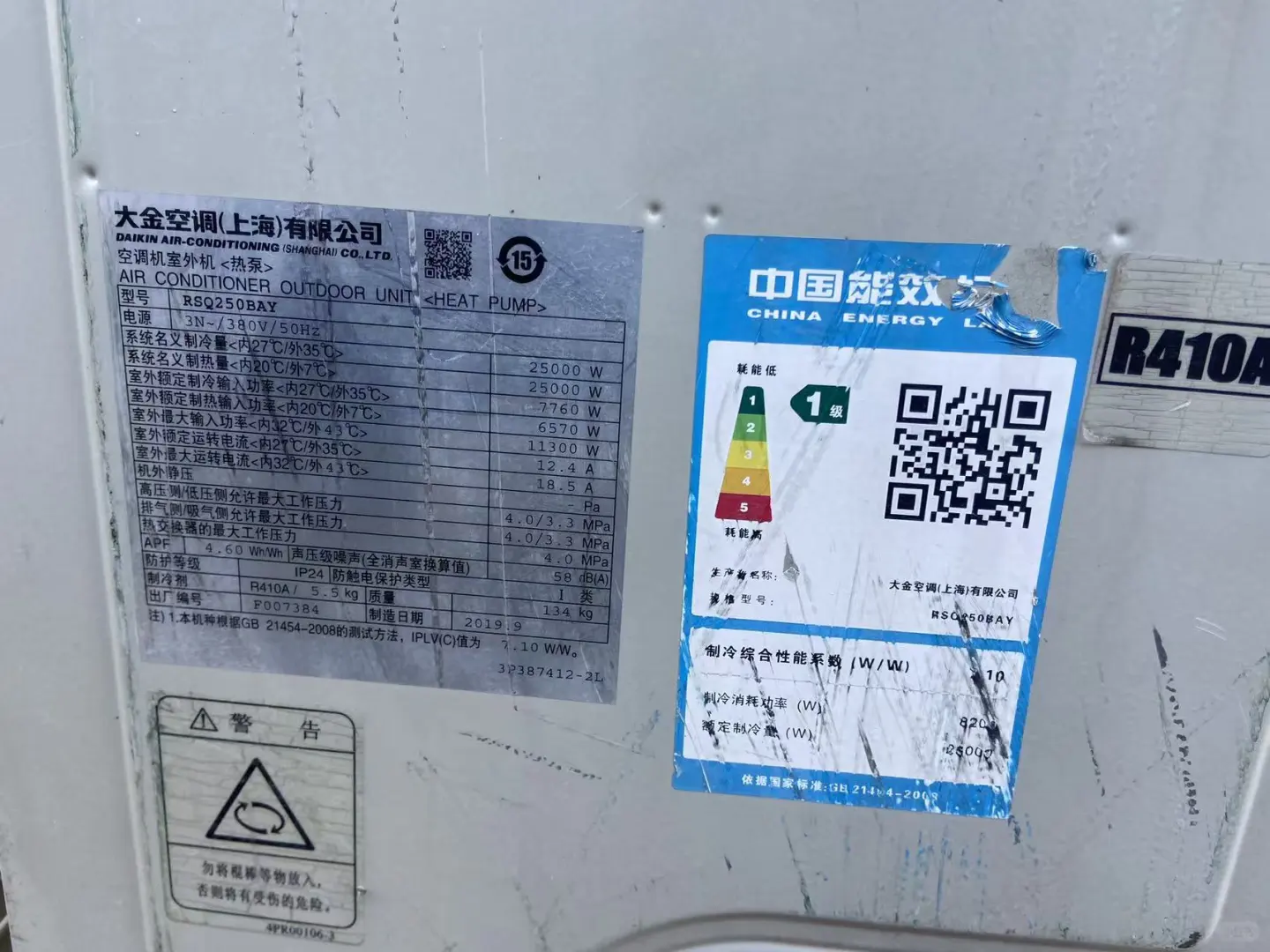 这谁顶得住啊！也太酷了！处理一批机器