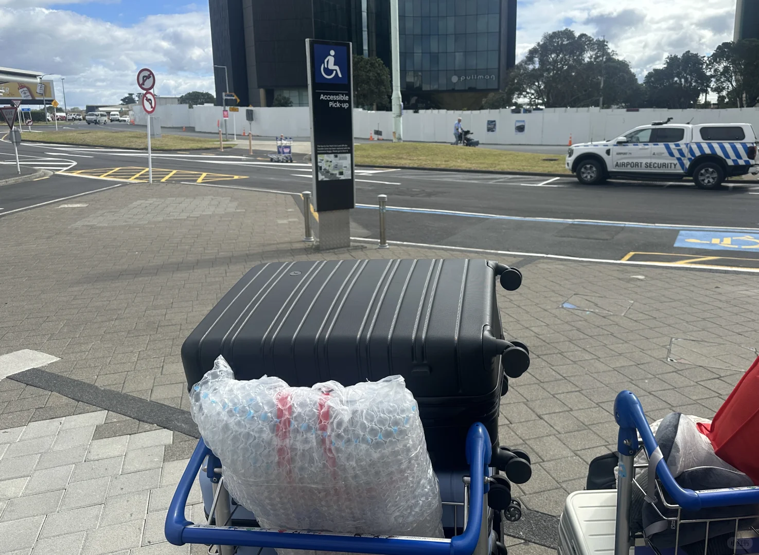 主机+屏幕+相机 随身上机飞新西兰??