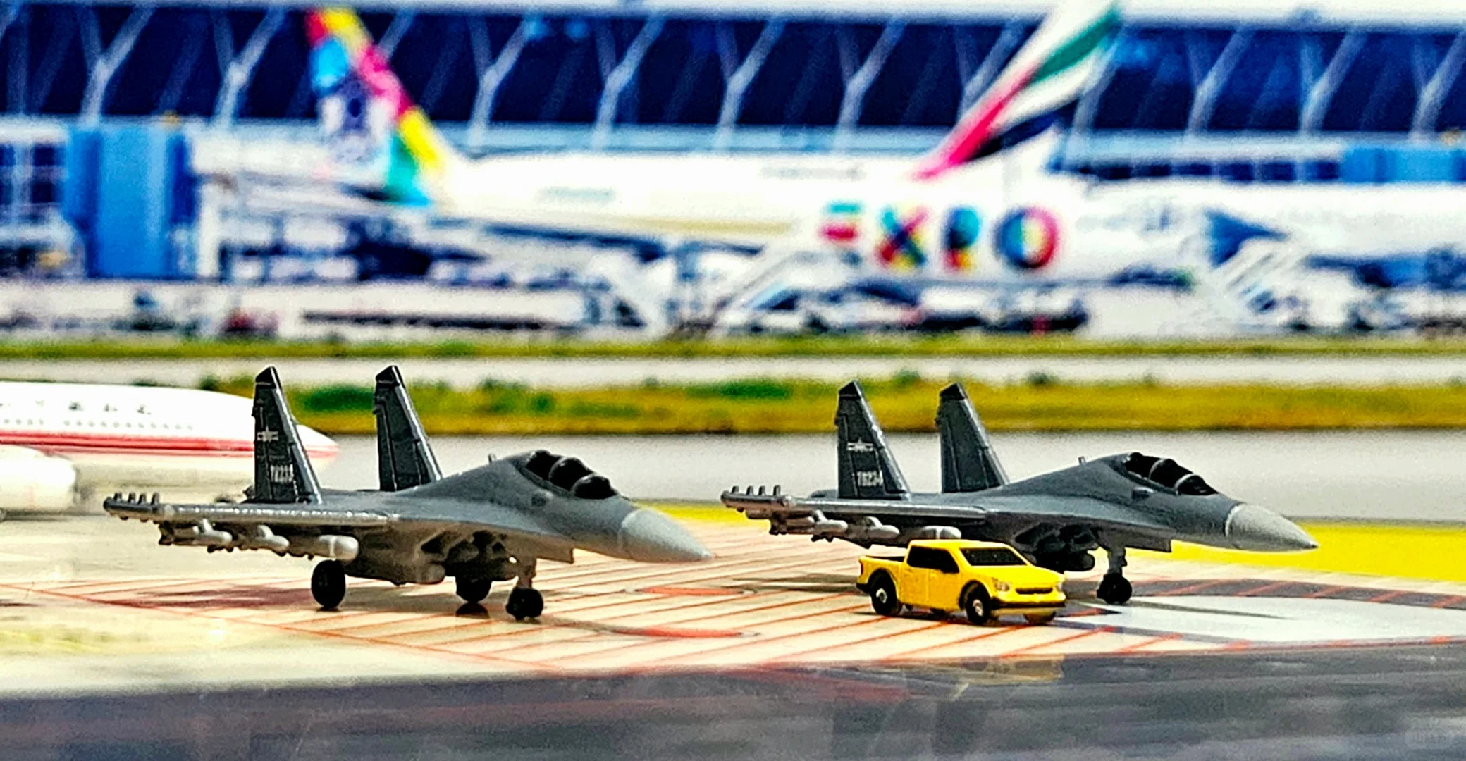 1/400 军民两用机场！