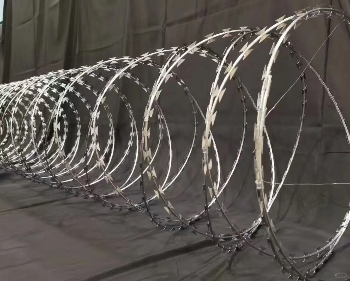 安防必备刀片刺丝围栏小区工厂防盗攀爬神器