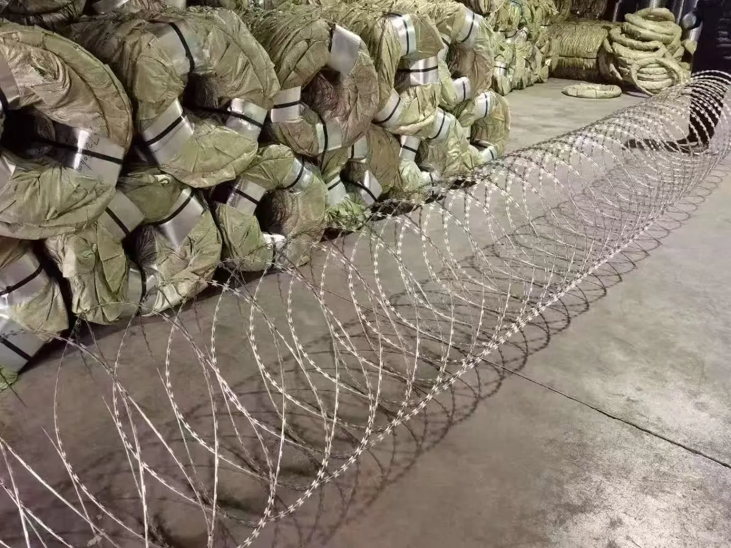 安防必备刀片刺丝围栏小区工厂防盗攀爬神器