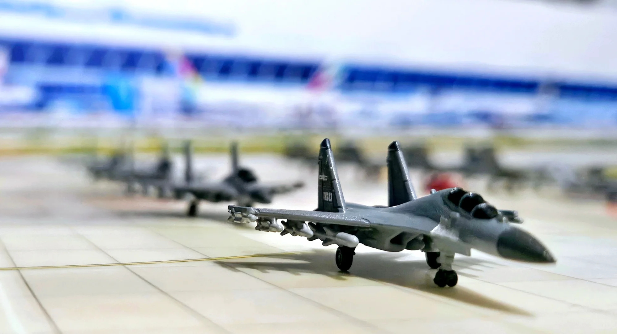 1/400 军民两用机场！