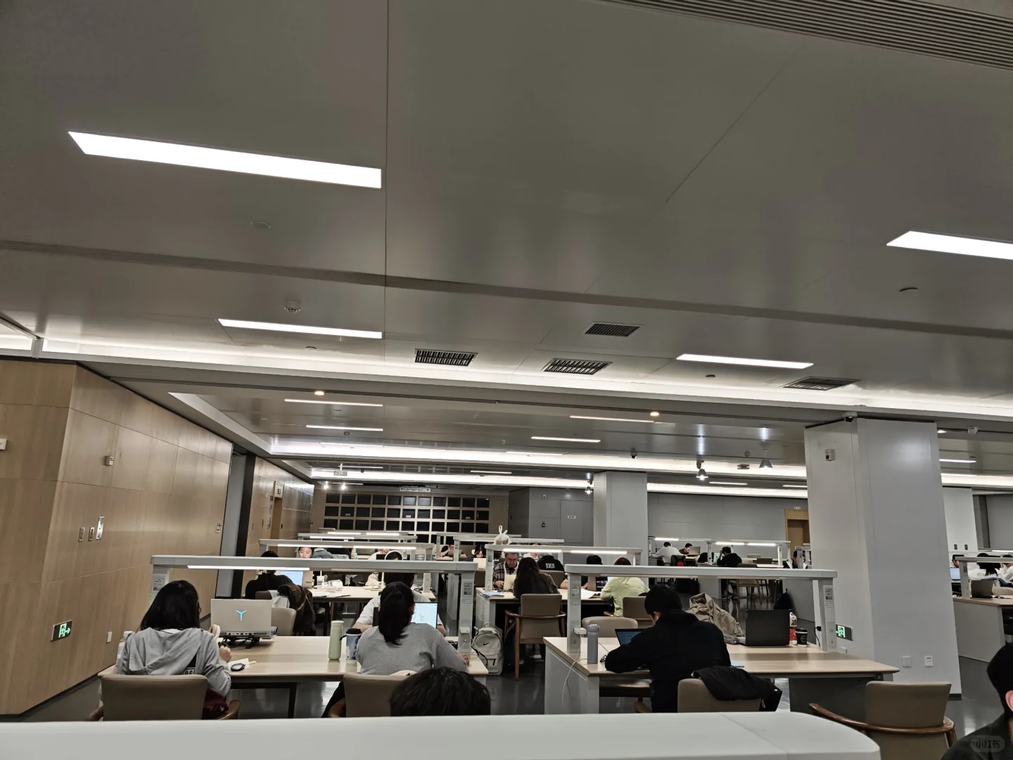 凌晨三点的浙大主图