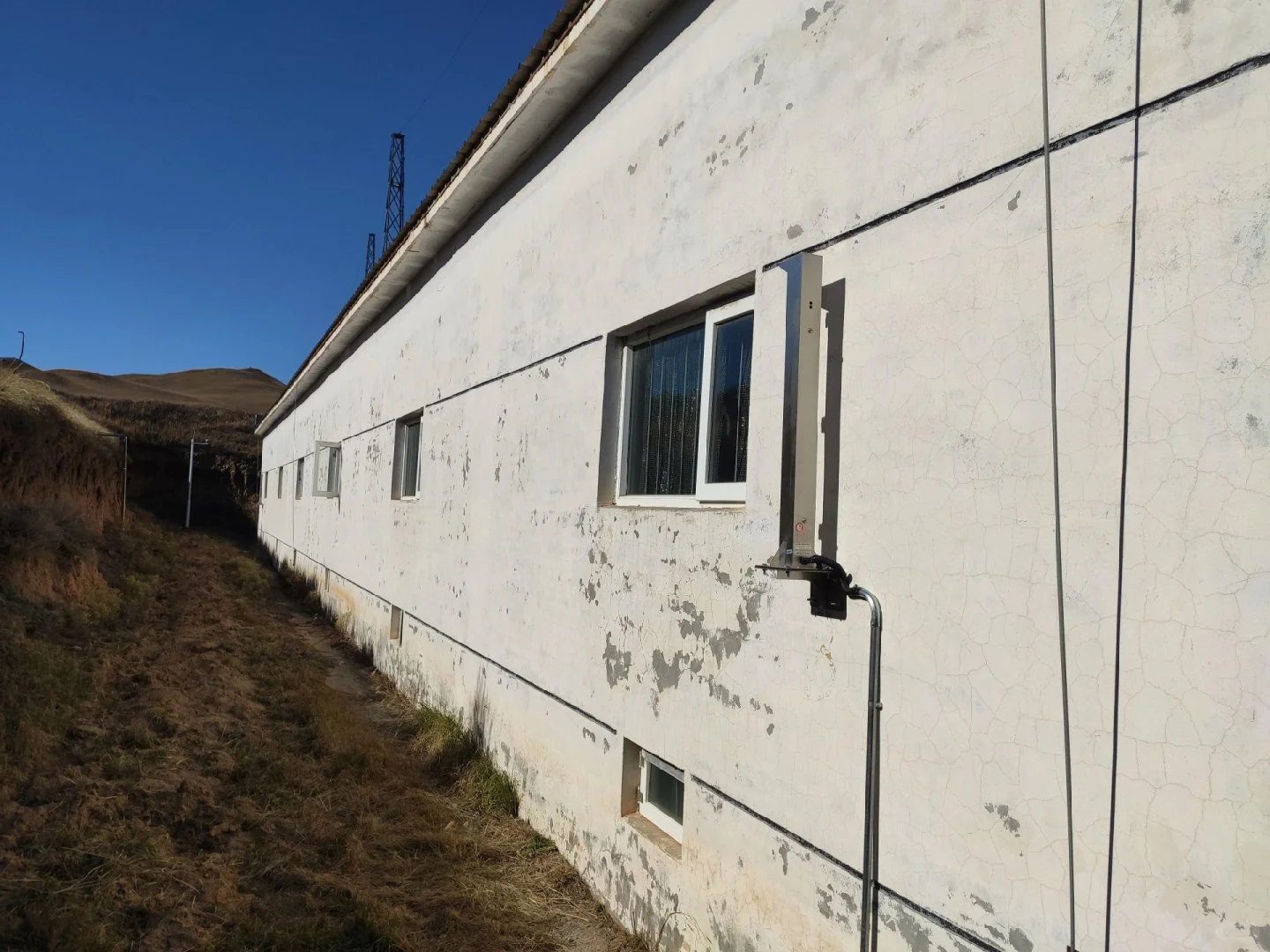 化学品仓库激光对射防入侵周界报警系统案例