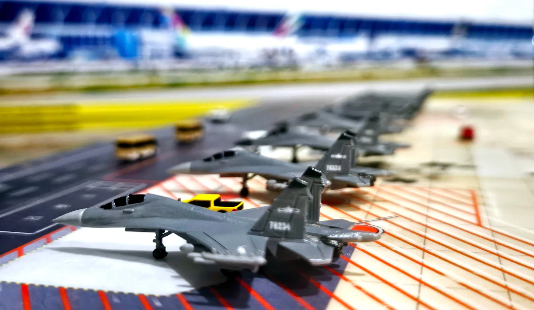 1/400 军民两用机场！