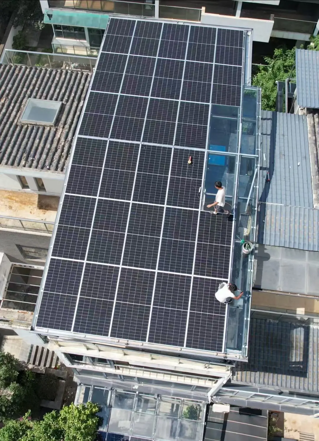 组件采用国内一线品牌质保30年电效