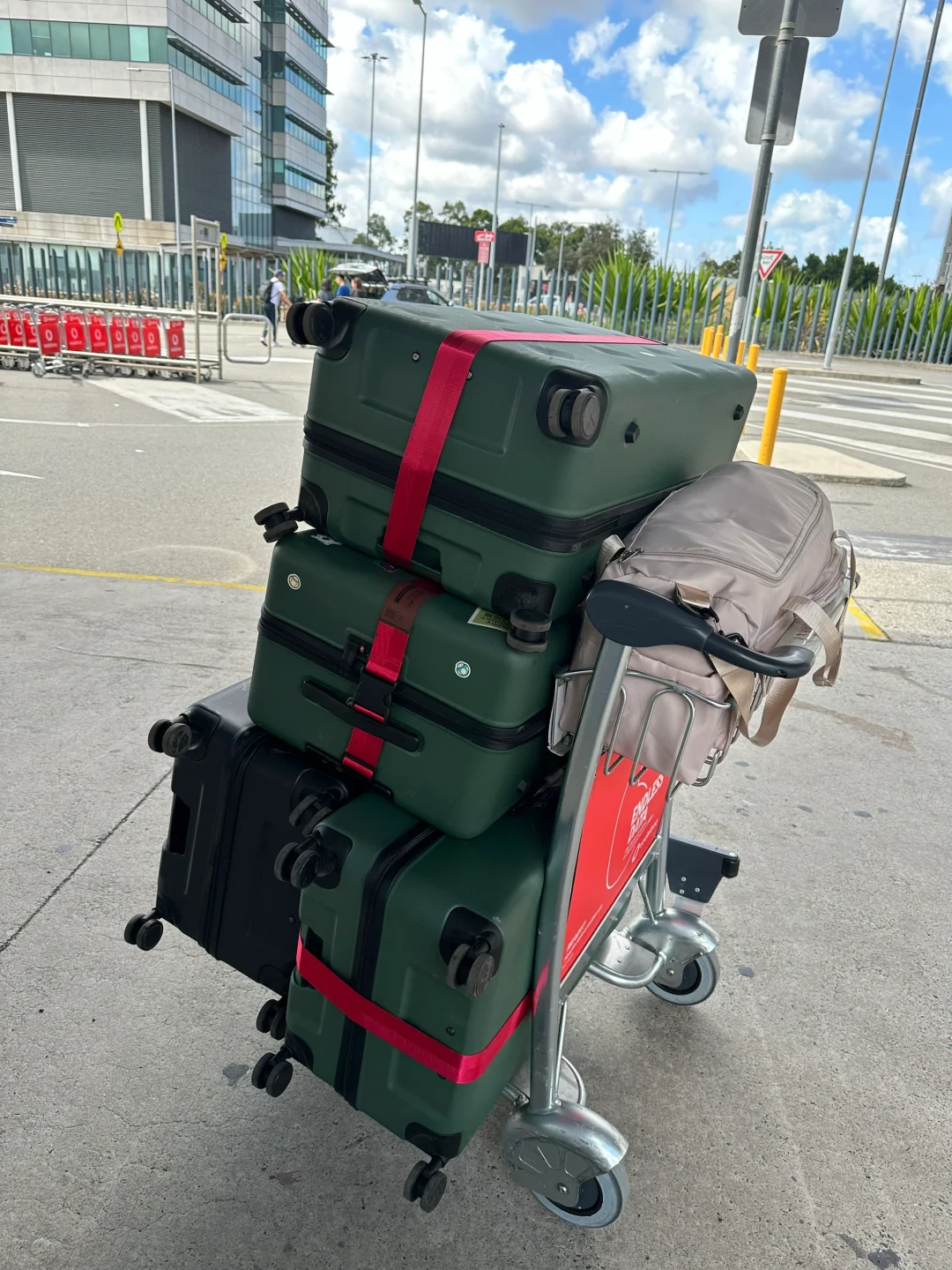 ??|四个30寸箱子+4个手提袋,丝滑入境悉尼