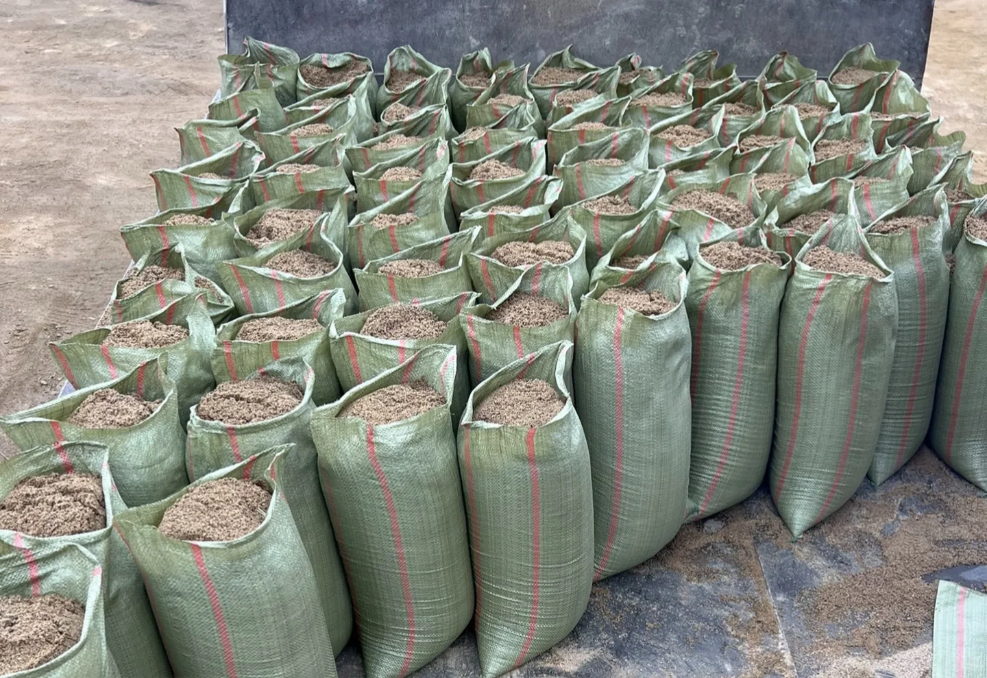 重生之我在成都卖沙子水泥瓷砖胶