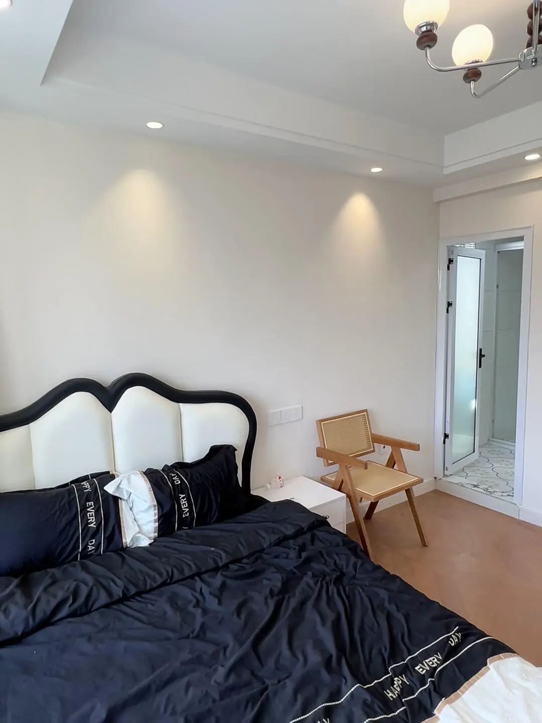 浦东13号线张江路，一室户2280，刚搬走|||