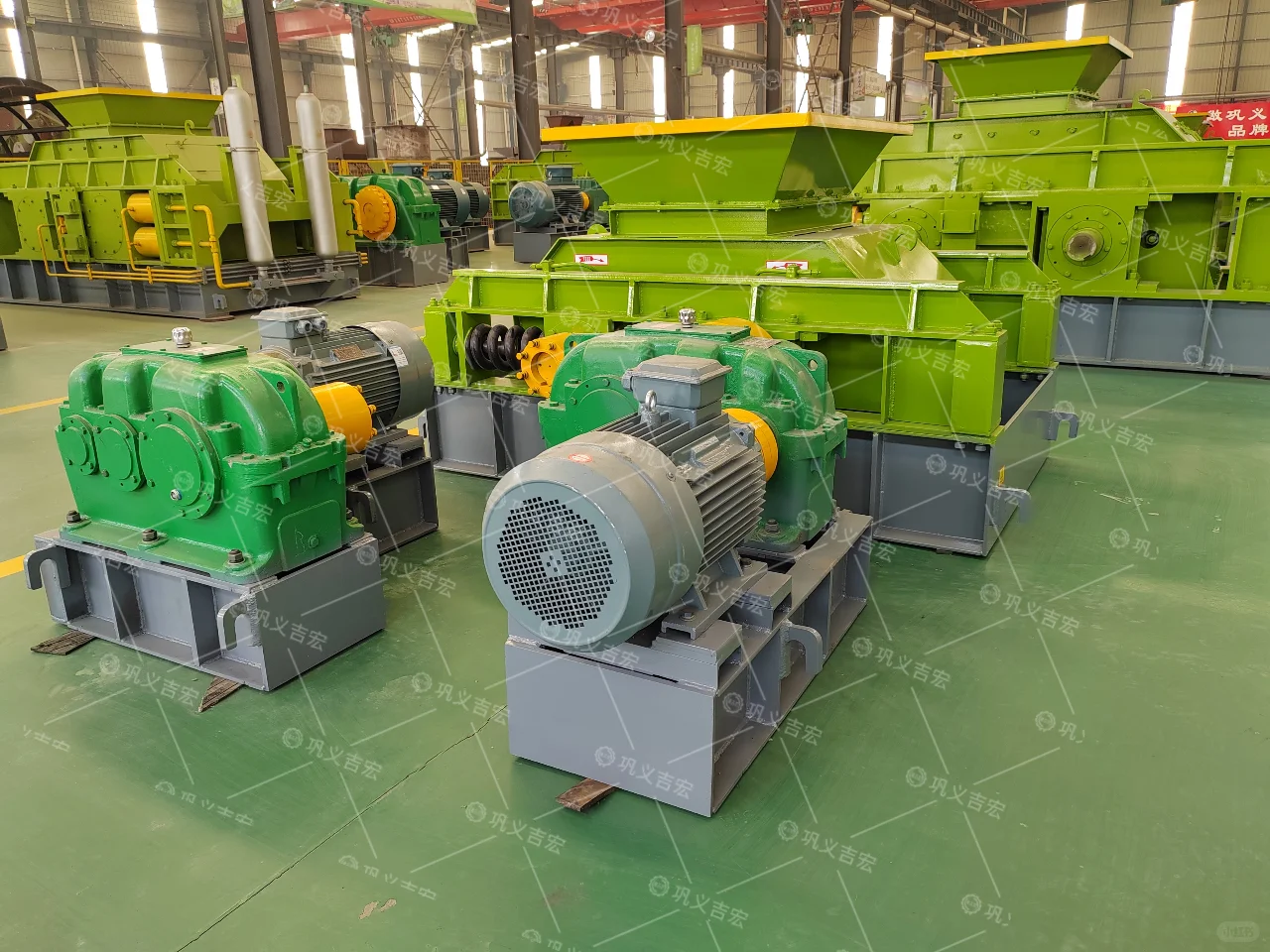 液压对辊制砂机引领建筑工程砂石精细化革命