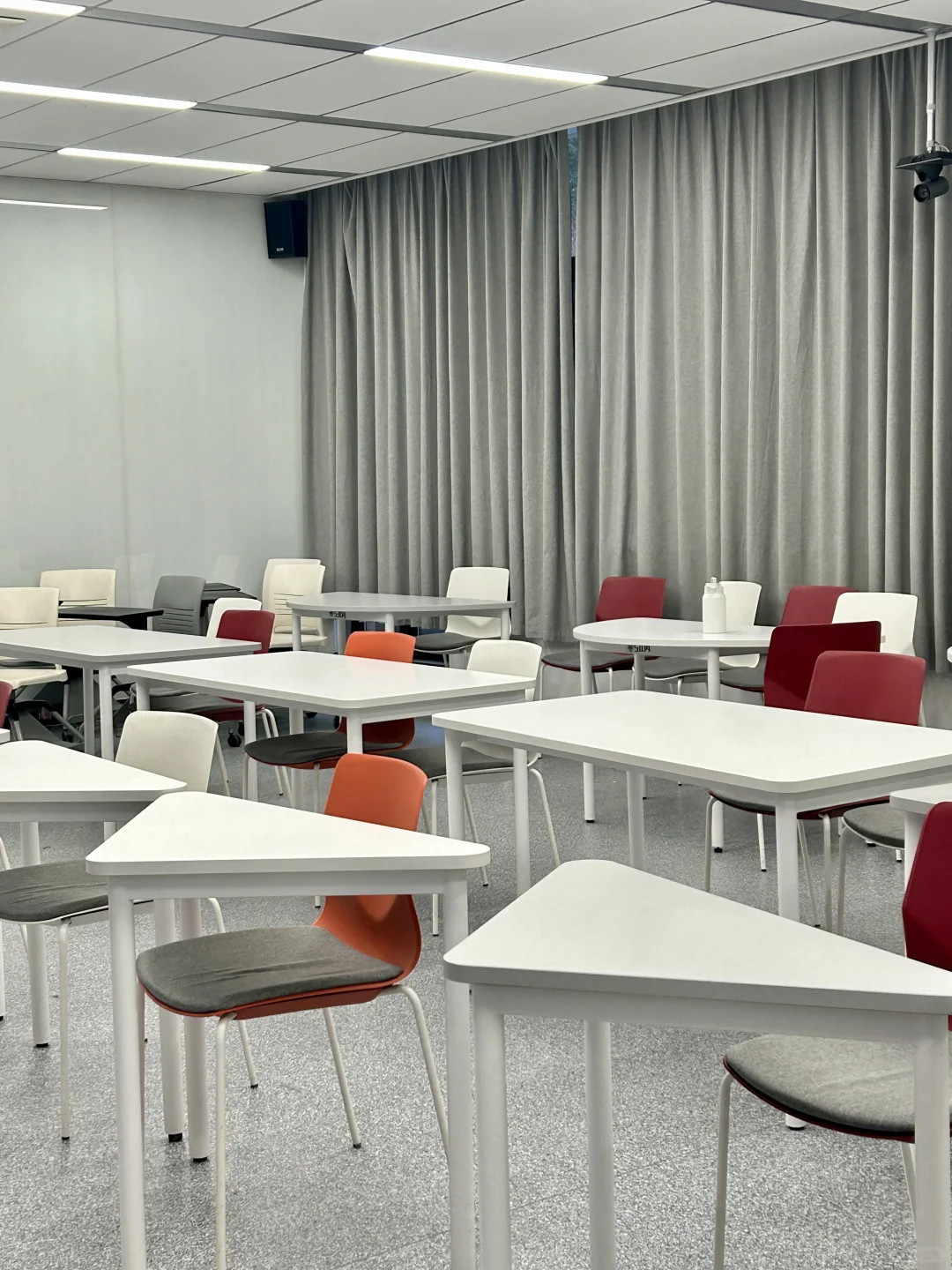 ???在学校自习最幸福的事莫过于…