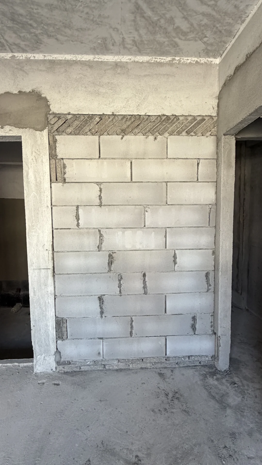 泥工多开的水泥沙，差点逼退水电师傅