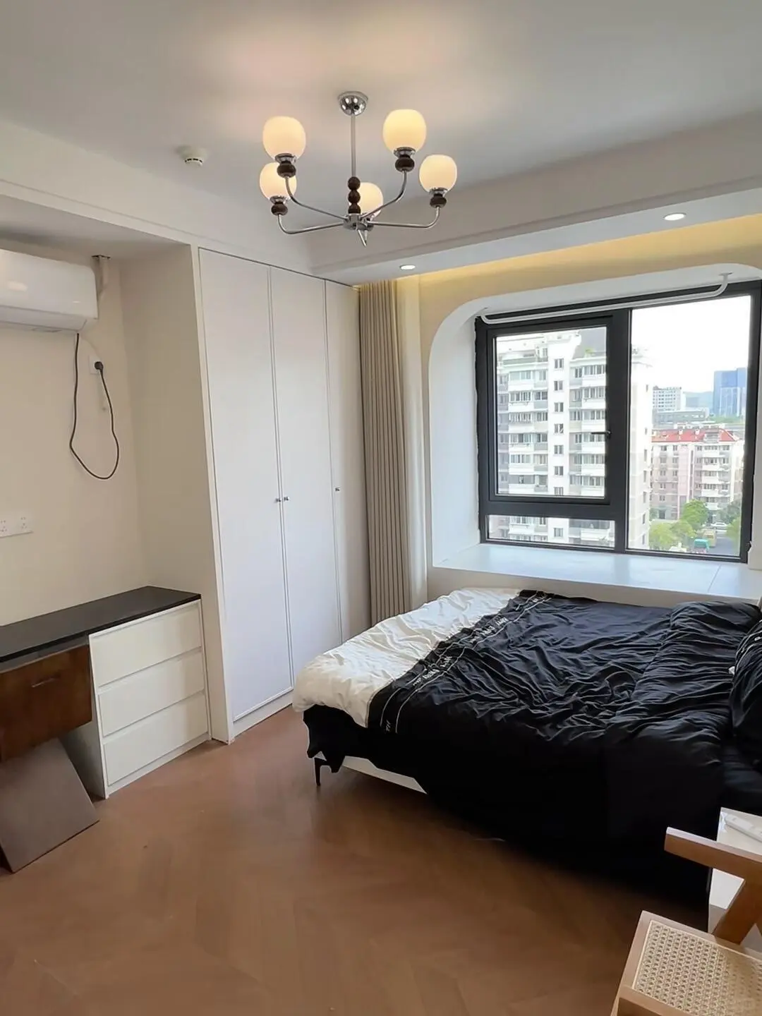 浦东13号线张江路，一室户2280，刚搬走|||