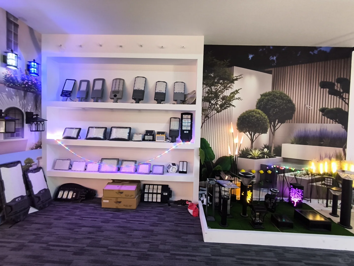 ? 找太阳能路灯工厂锁定灯都外贸中心！