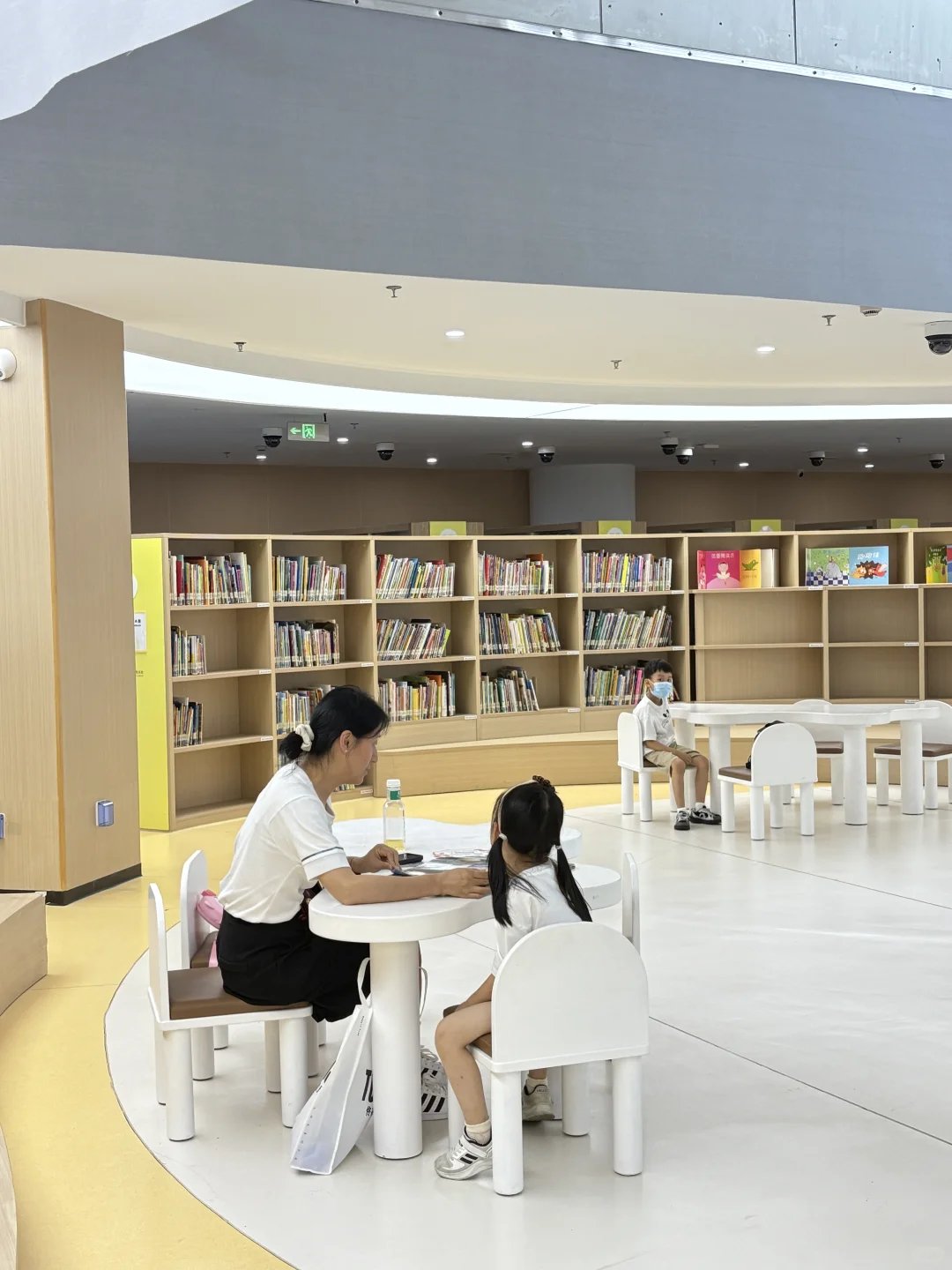 暑假，就应该在图书馆呆着~