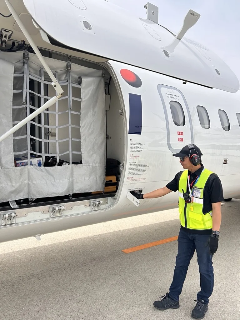 ✈️ 机场地面服务团队，让每次飞行更顺畅！ ✈️